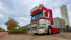 20251019-Tom-Holding-00046